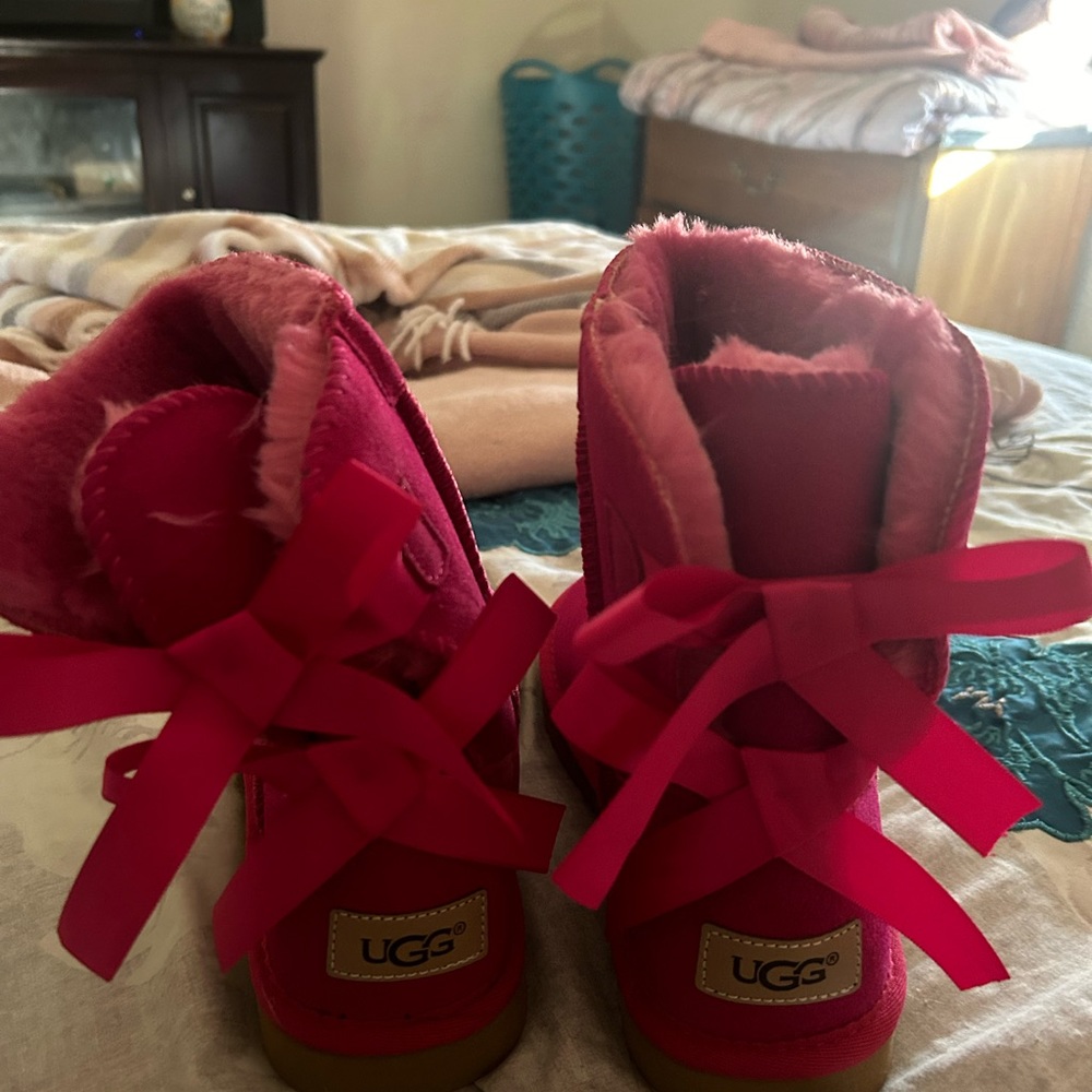 Ugg boots. Brand new. Excellent condition. Size 7
